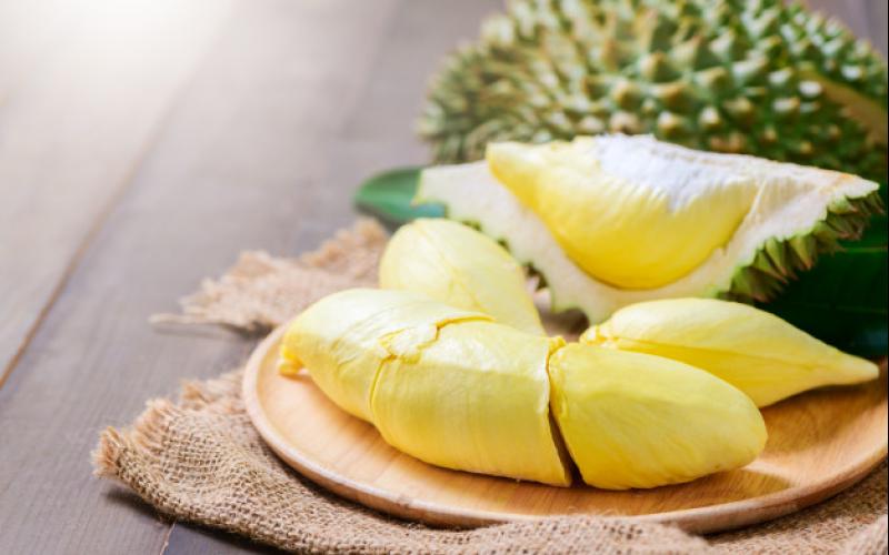 fresh_durian_monthong_sack_old_wood_table_34435_3755.jpg